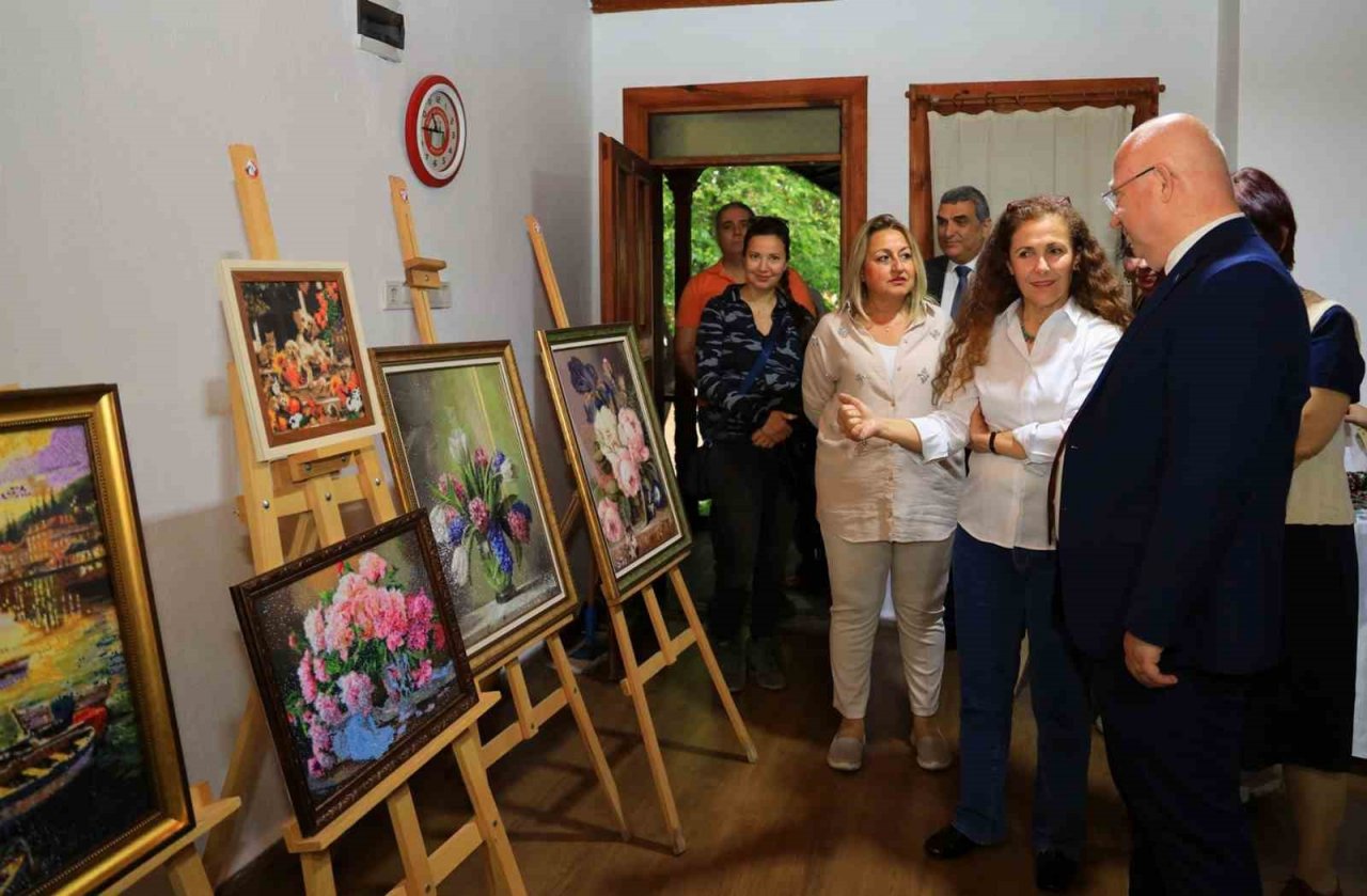 Kursiyerlerin yılsonu sergisi