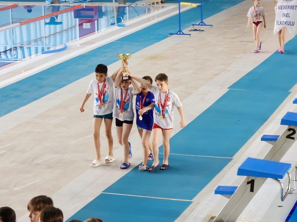 Meserret İnel öğrencileri iki kategoride 1’inci oldu