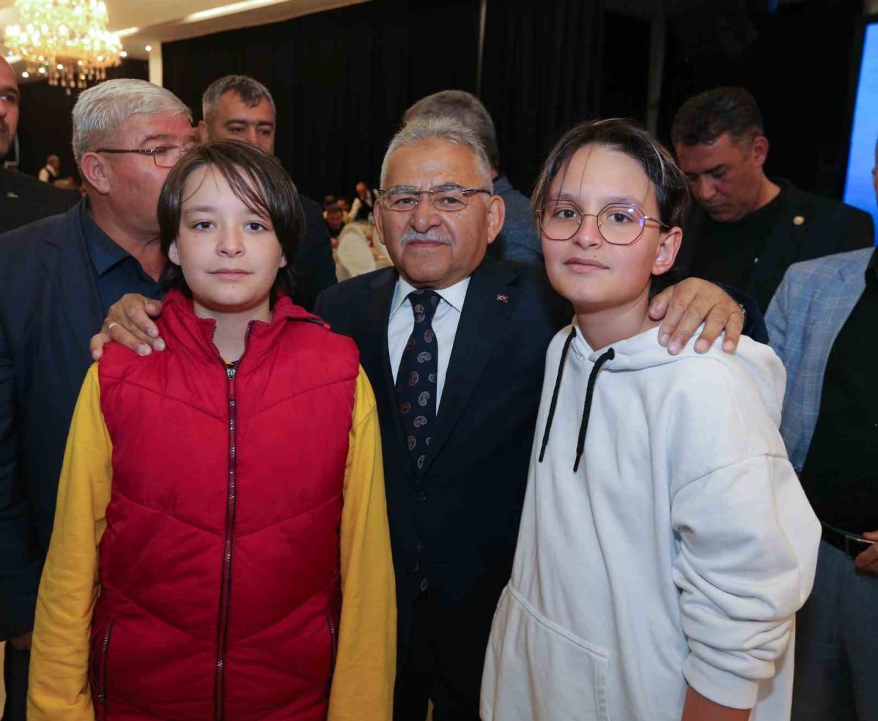 Bakan Akar İle Başkan Büyükkılıç, şoför esnafıyla buluştu