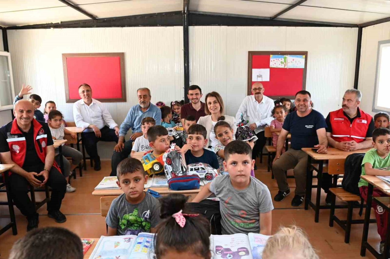 Vali Becel ve Başkan Savran, depremzede çocuklarla bir araya geldi