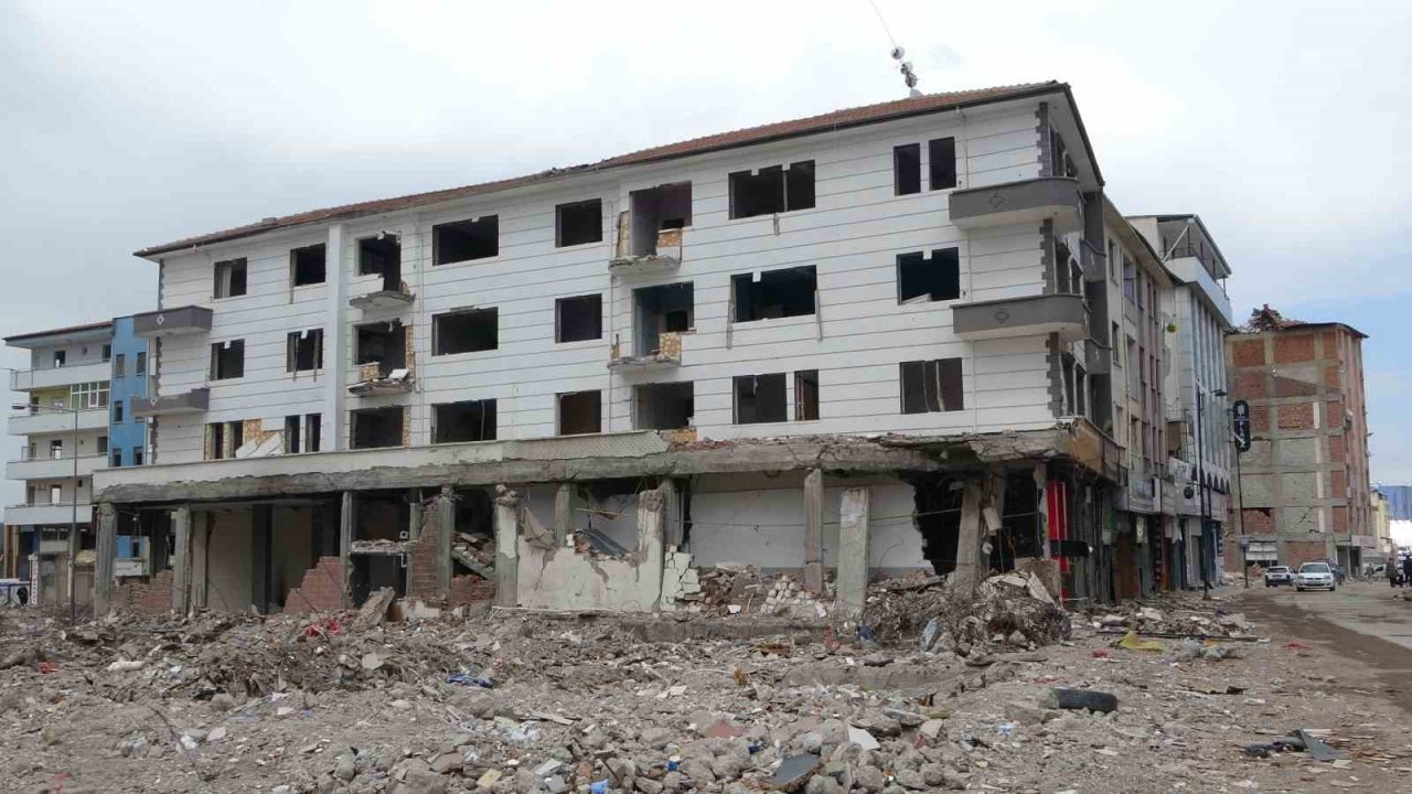 Depremde enkaza dönen Niyazi Mahallesi TOKİ ile ayağa kalkacak