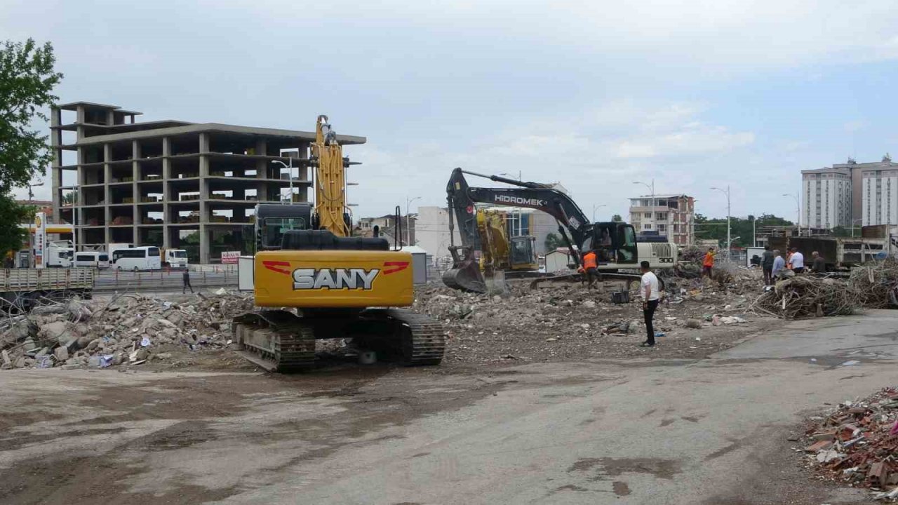 Depremde enkaza dönen Niyazi Mahallesi TOKİ ile ayağa kalkacak