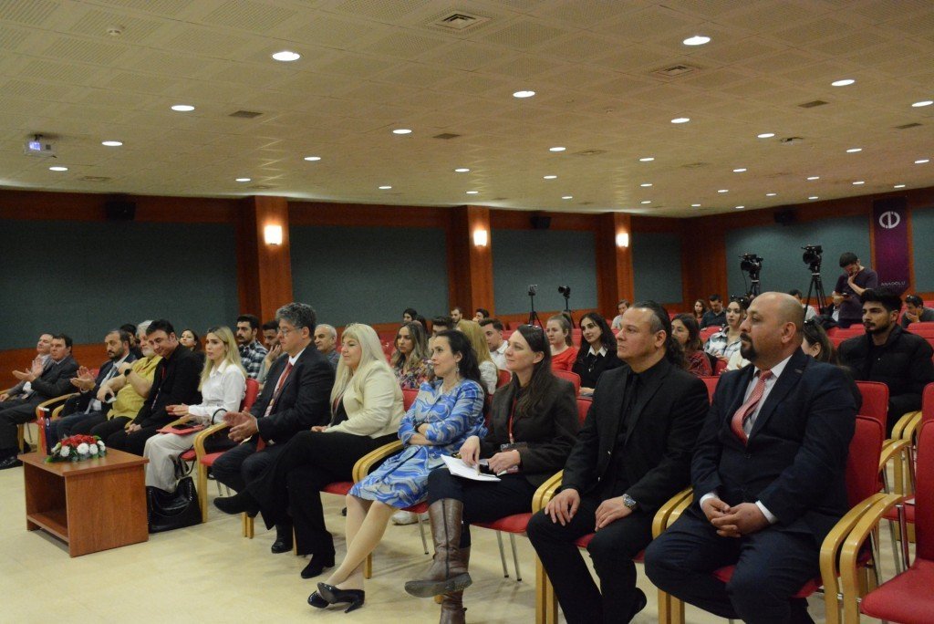 Anadolu Üniversitesinde müzik telif hakkı ve sanatçıların sosyal güvenliği konuşuldu