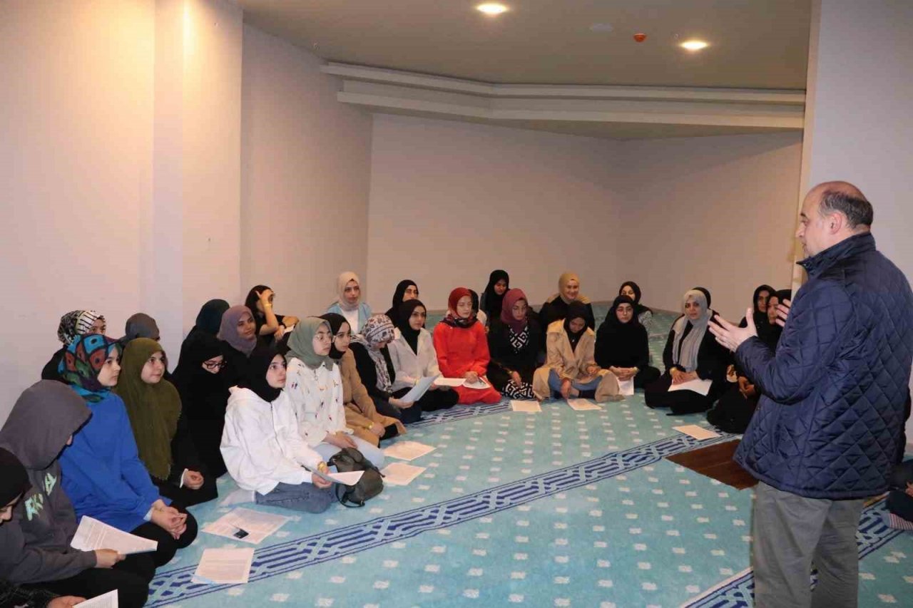 Öğrenciler kampta bir araya geldi