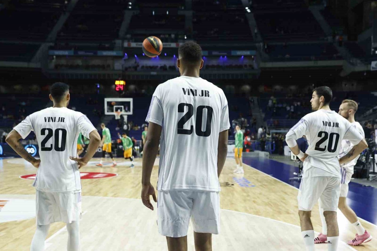 Real Madrid’in farklı branşlardan Vinicius Jr.’a destek