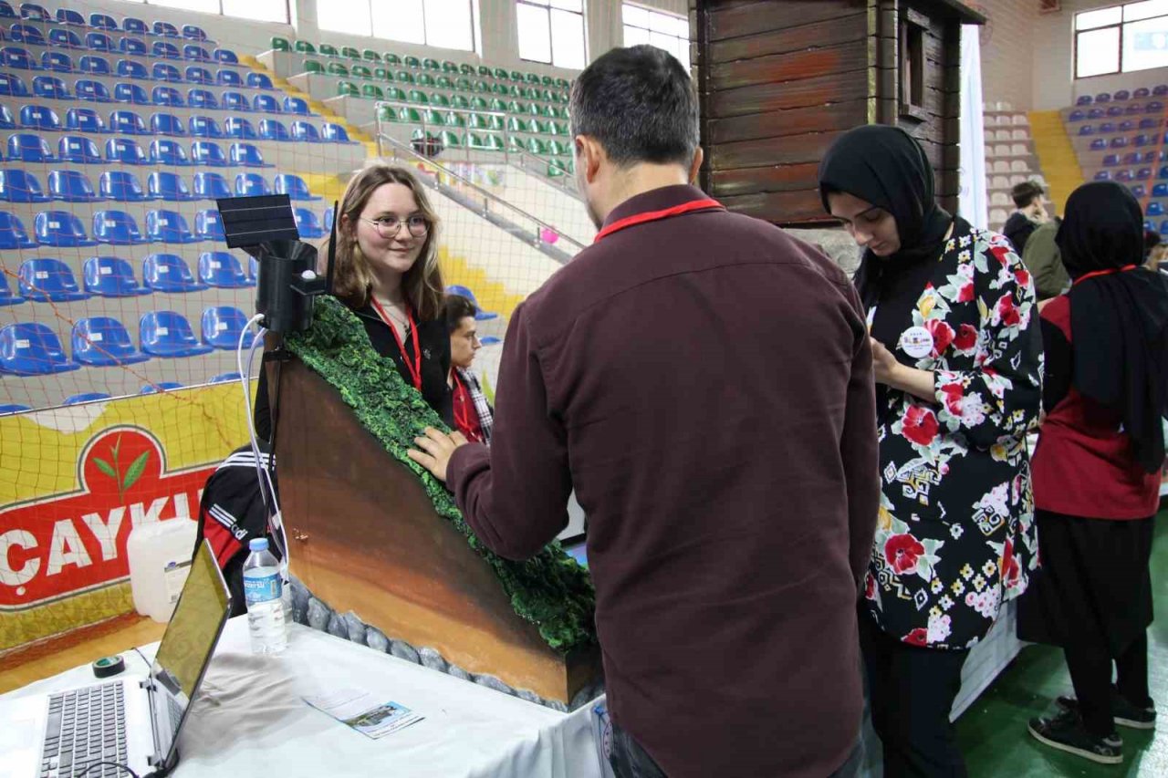 Rize’deki ROBOTEK Yarışmasında hazırlanan doğal afet projesi ilgi odağı oldu