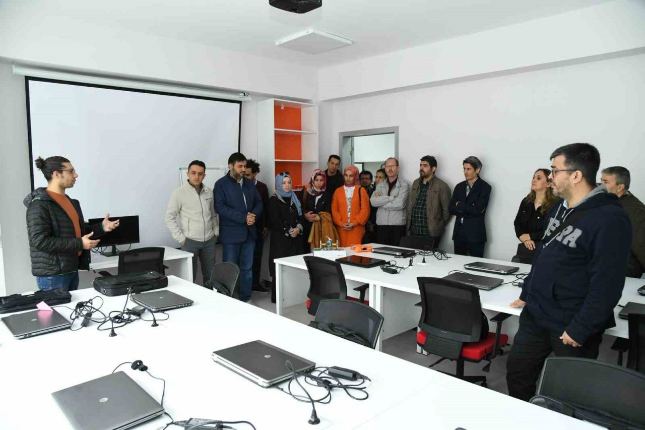 Siber Isparta Gençlik Merkezi öğretmenlere tanıtıldı