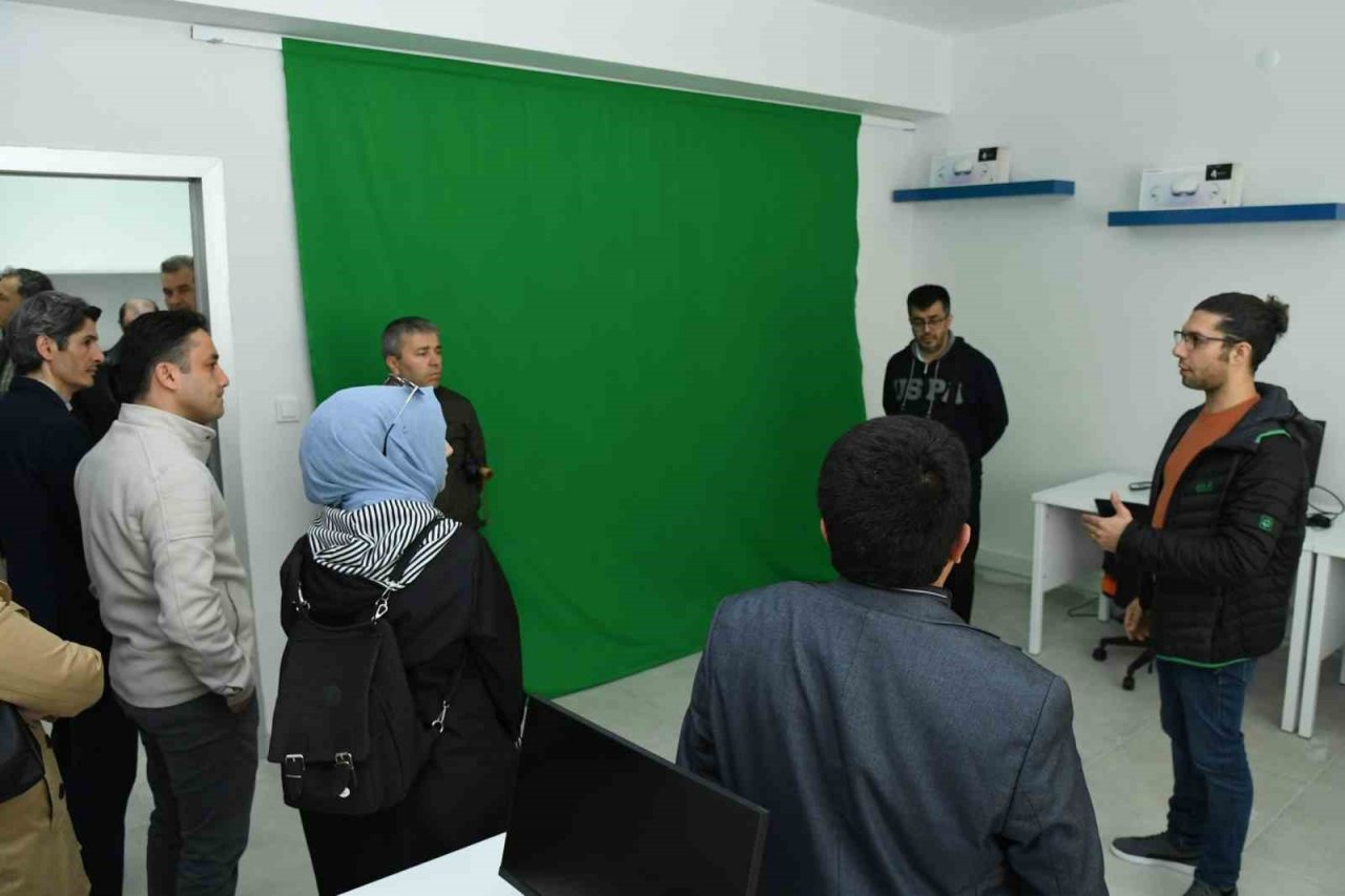 Siber Isparta Gençlik Merkezi öğretmenlere tanıtıldı