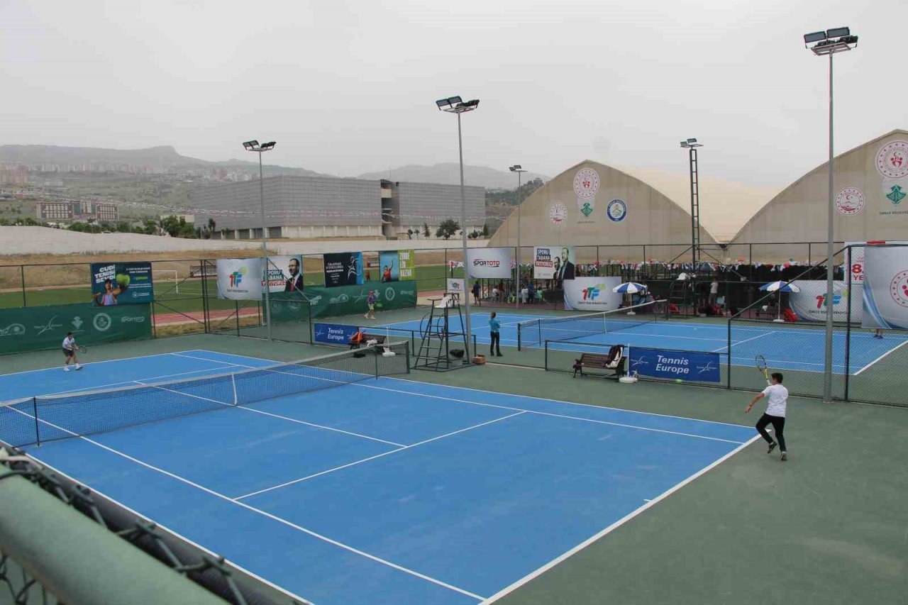 Yerli ve yabancı sporcular, Şırnak Cudi Cup Tenis Turnuvası’nı değerlendirdi