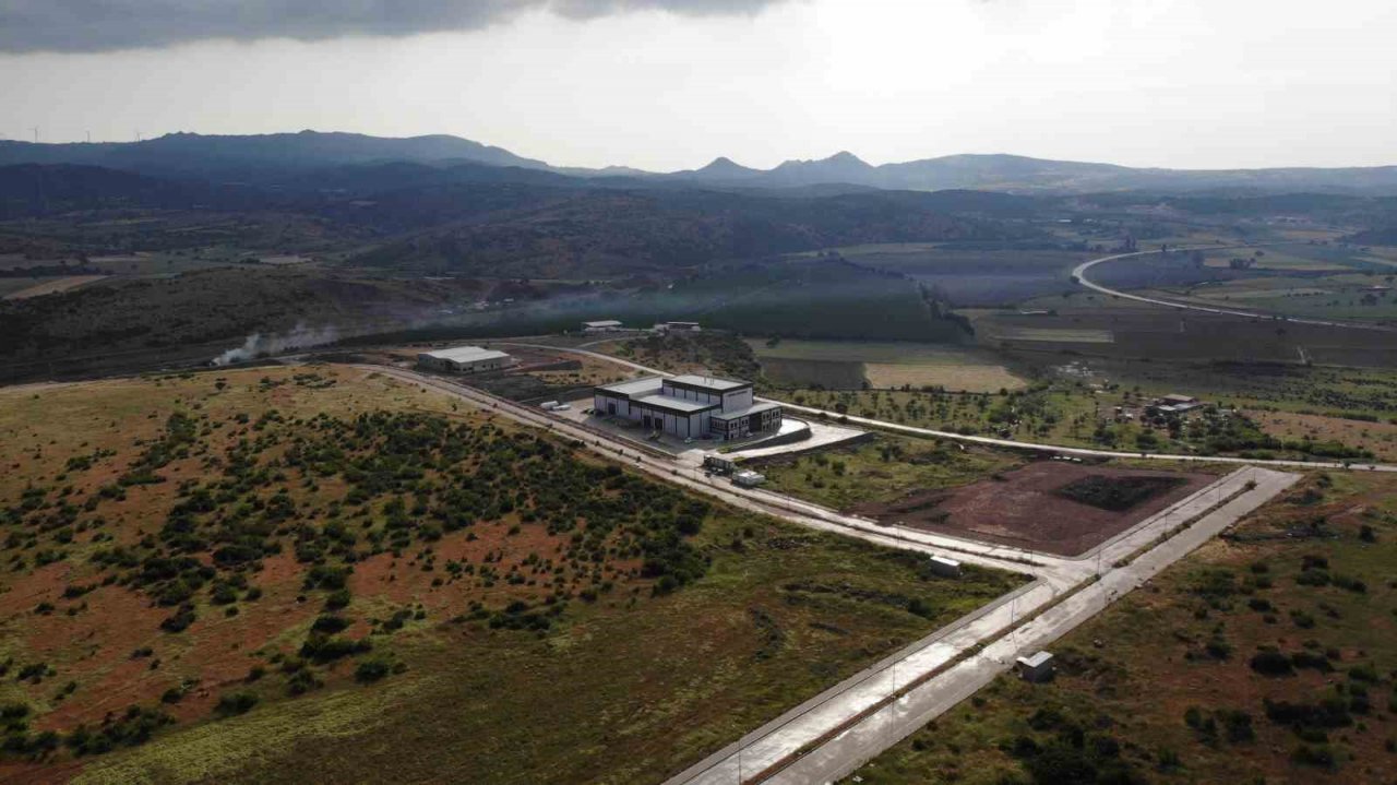 AK Partili Makas: "Ezine Gıda İhtisas OSB’de 52 fabrikanın bacası tütecek"