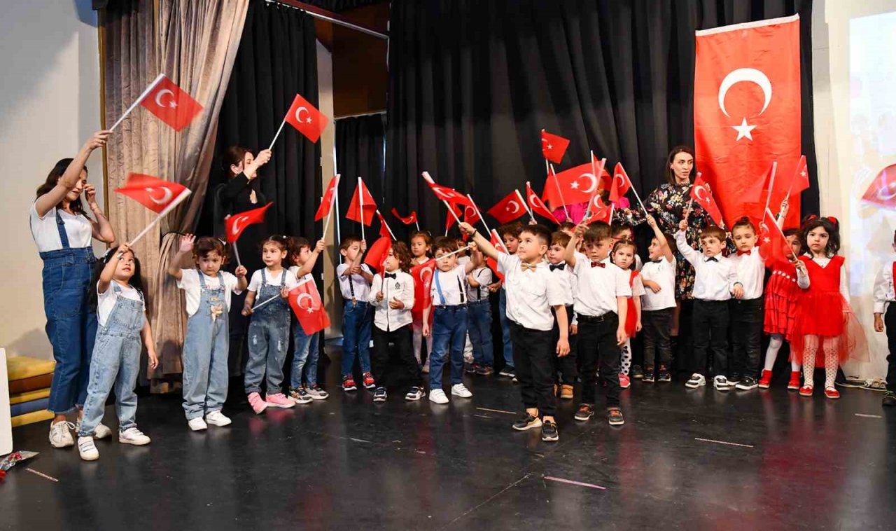 Miniklerin yılsonu gösterisi büyük beğeni topladı