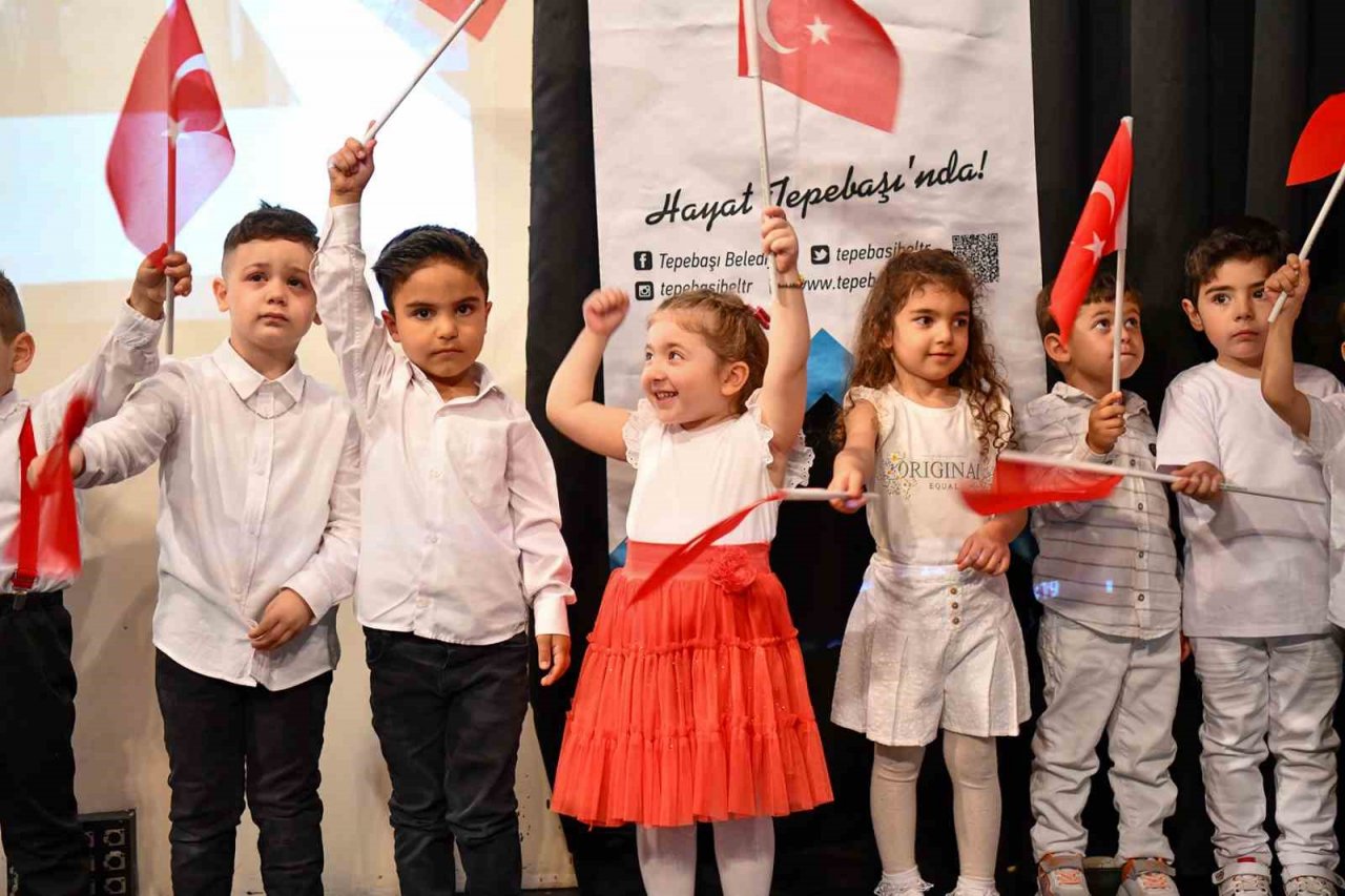 Miniklerin yılsonu gösterisi büyük beğeni topladı