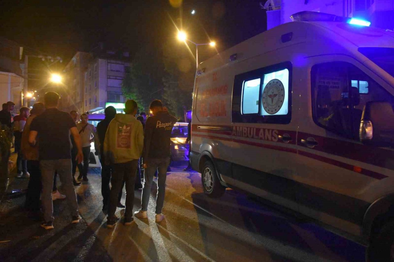 Hafif ticari aracın çarptığı yaya yaralandı