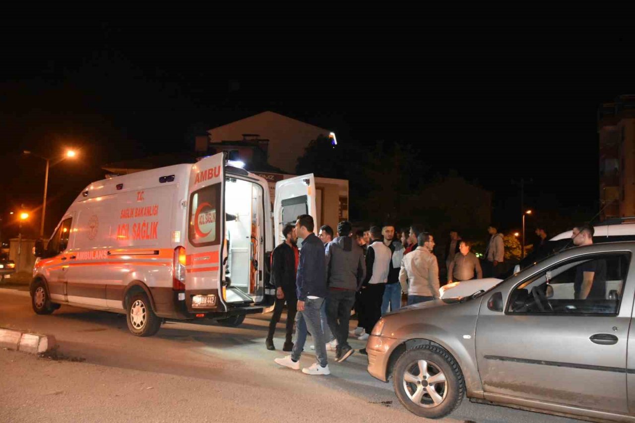 Hafif ticari aracın çarptığı yaya yaralandı