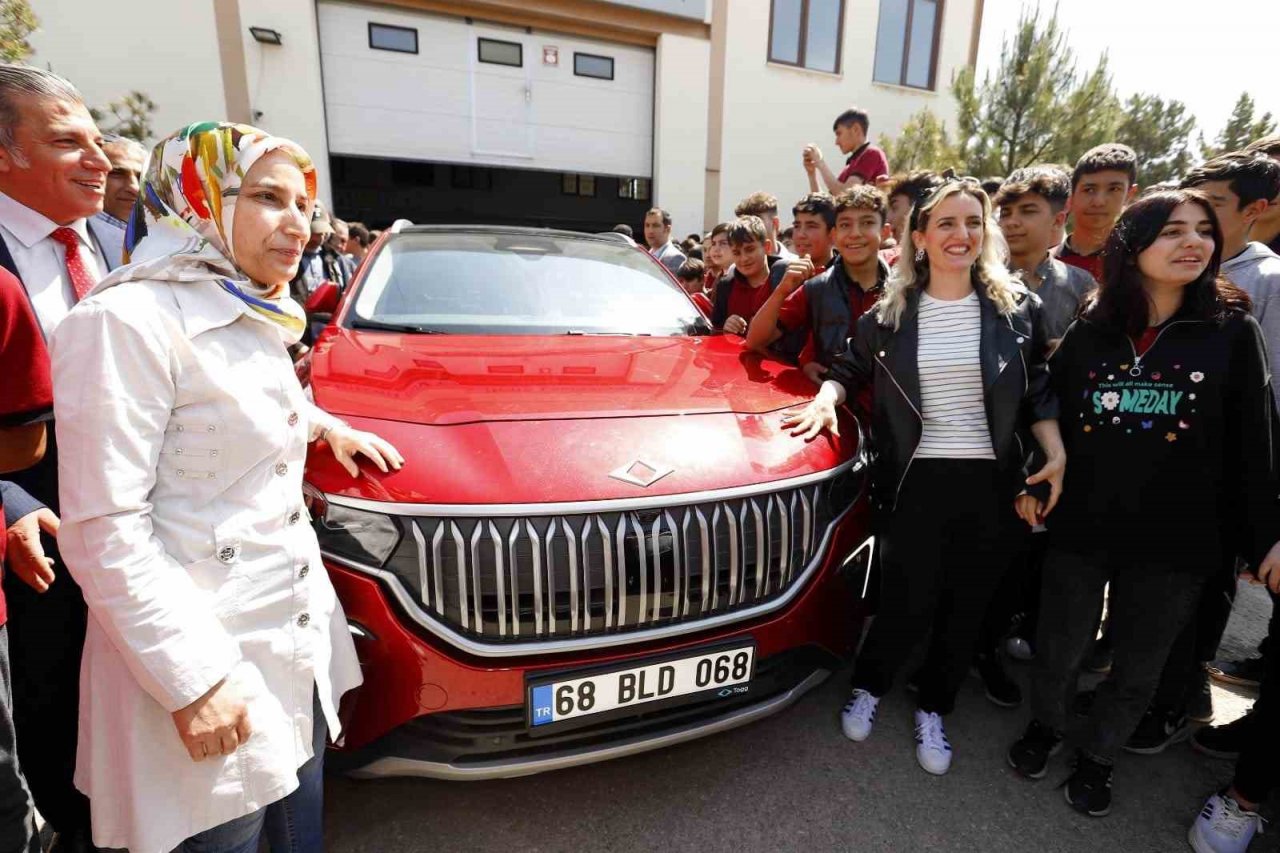 Aksaray Belediyesi TOGG’u, öğrencilerle buluşturuyor