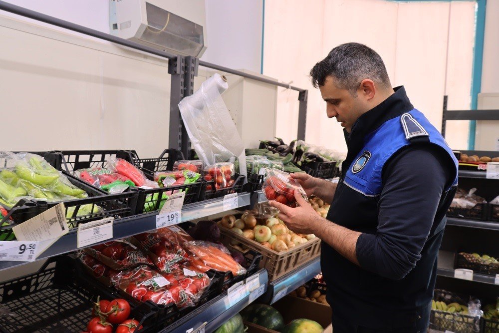 Yalova’da zabıta hal ve market fiyatları arasındaki farkı denetledi