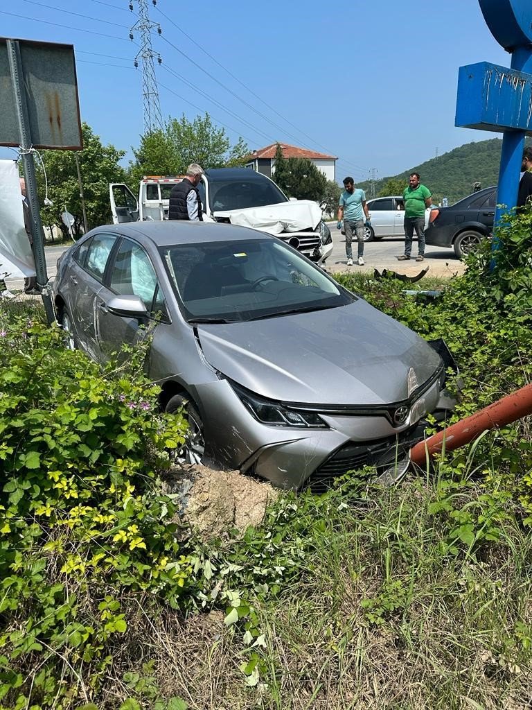 Yalova’da trafik kazası: 2 yaralı