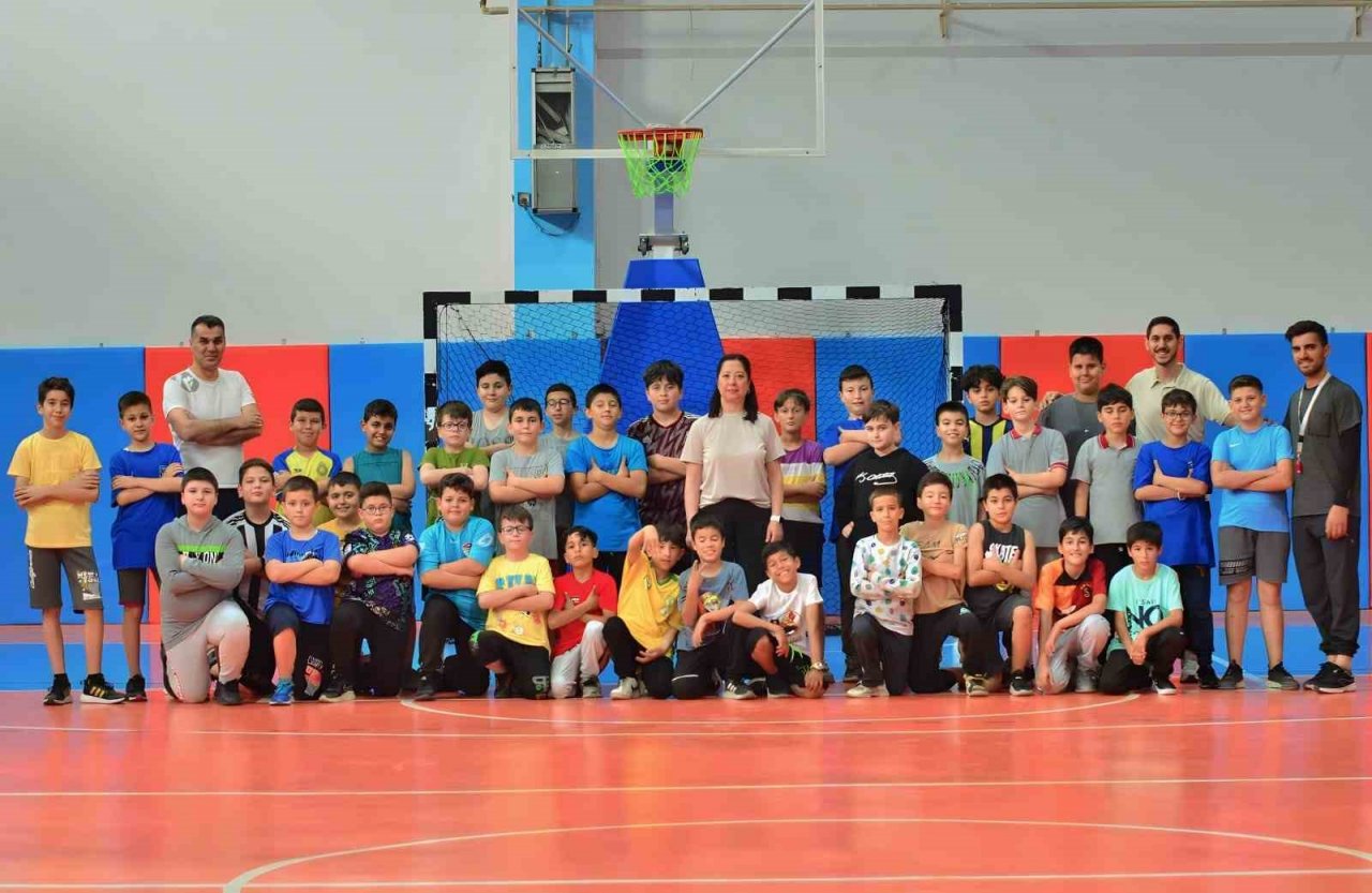 Yunusemre’de hentbola rekor ilgi