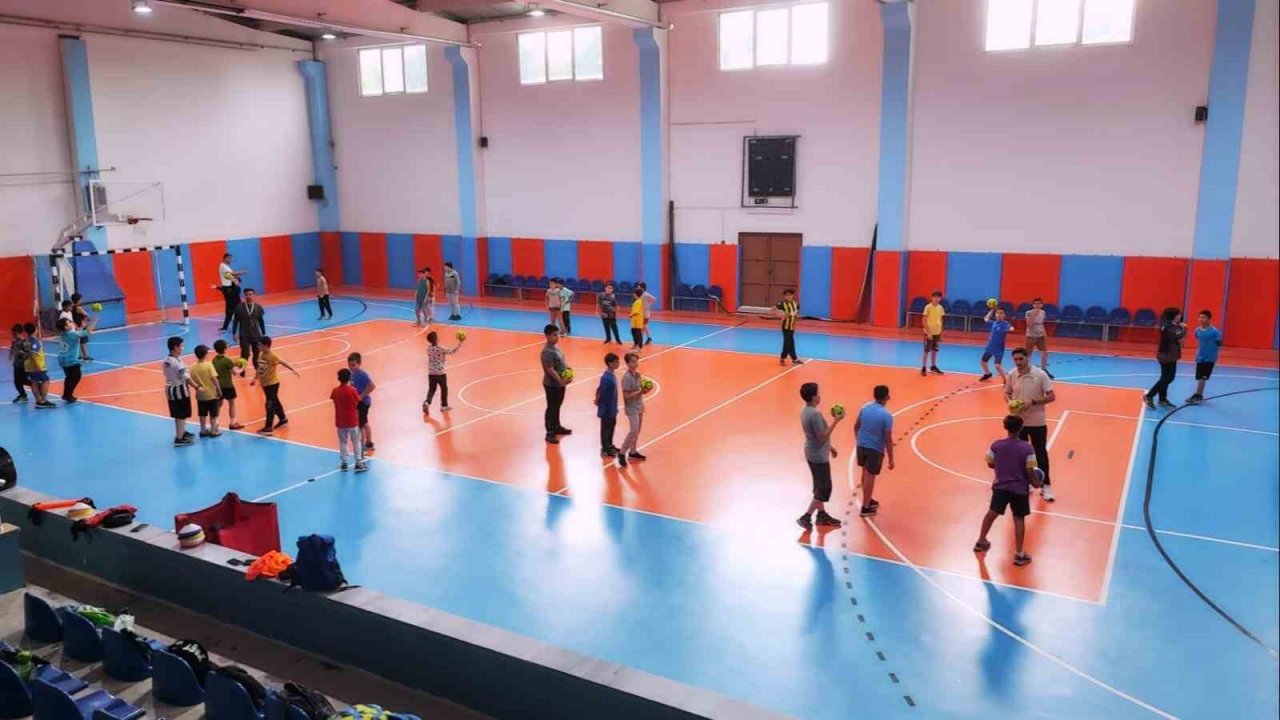 Yunusemre’de hentbola rekor ilgi