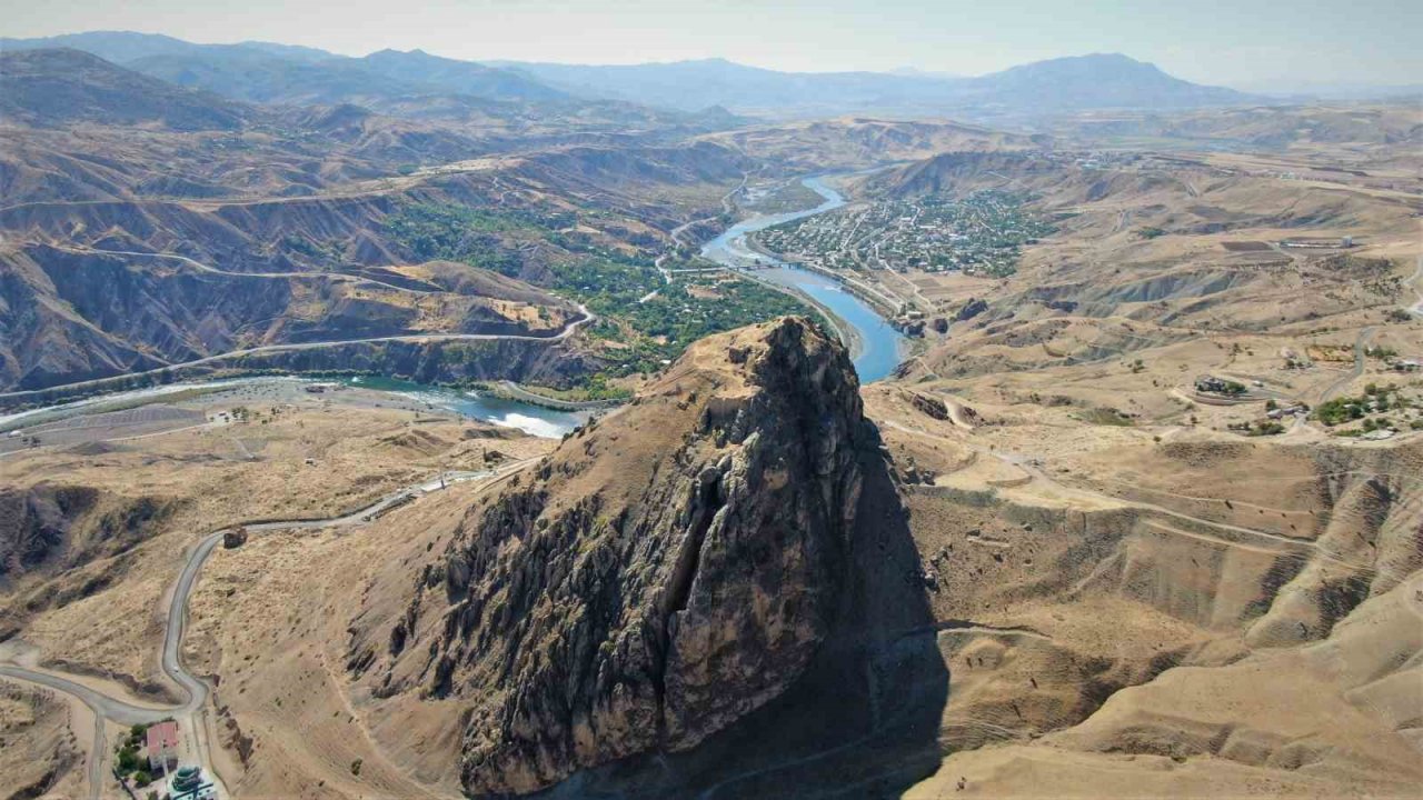 7 bin yıllık tarihi Palu ilçesi, sezonun ilk ziyaretçilerini ağırladı