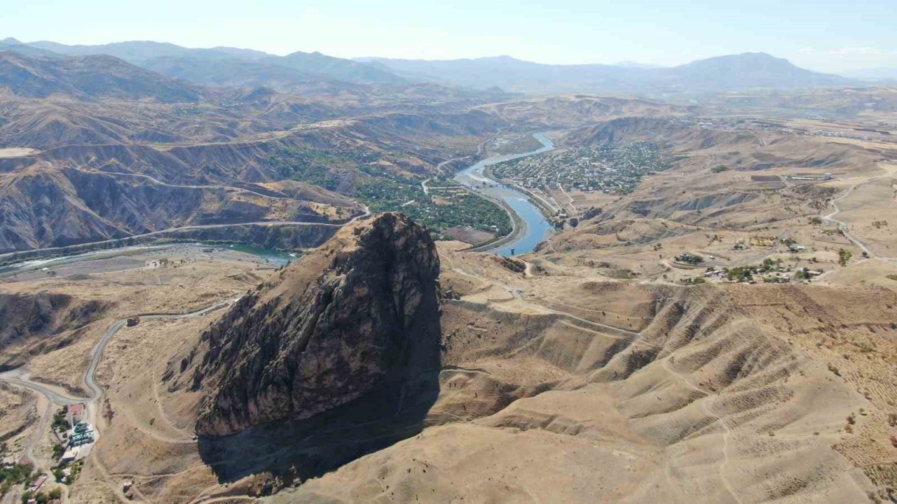 7 bin yıllık tarihi Palu ilçesi, sezonun ilk ziyaretçilerini ağırladı