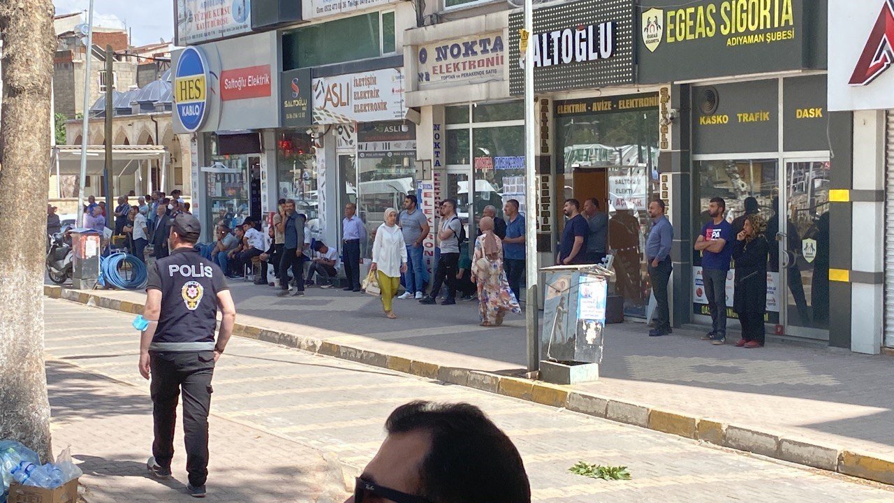 Yıkımı film gibi izlediler