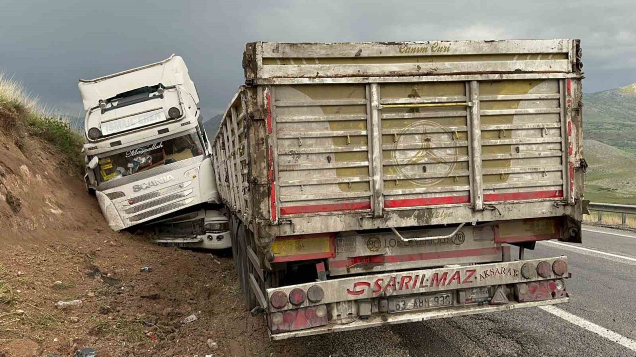 250 bin TL’lik mermer kazada yola savrulup kullanılamaz hale geldi