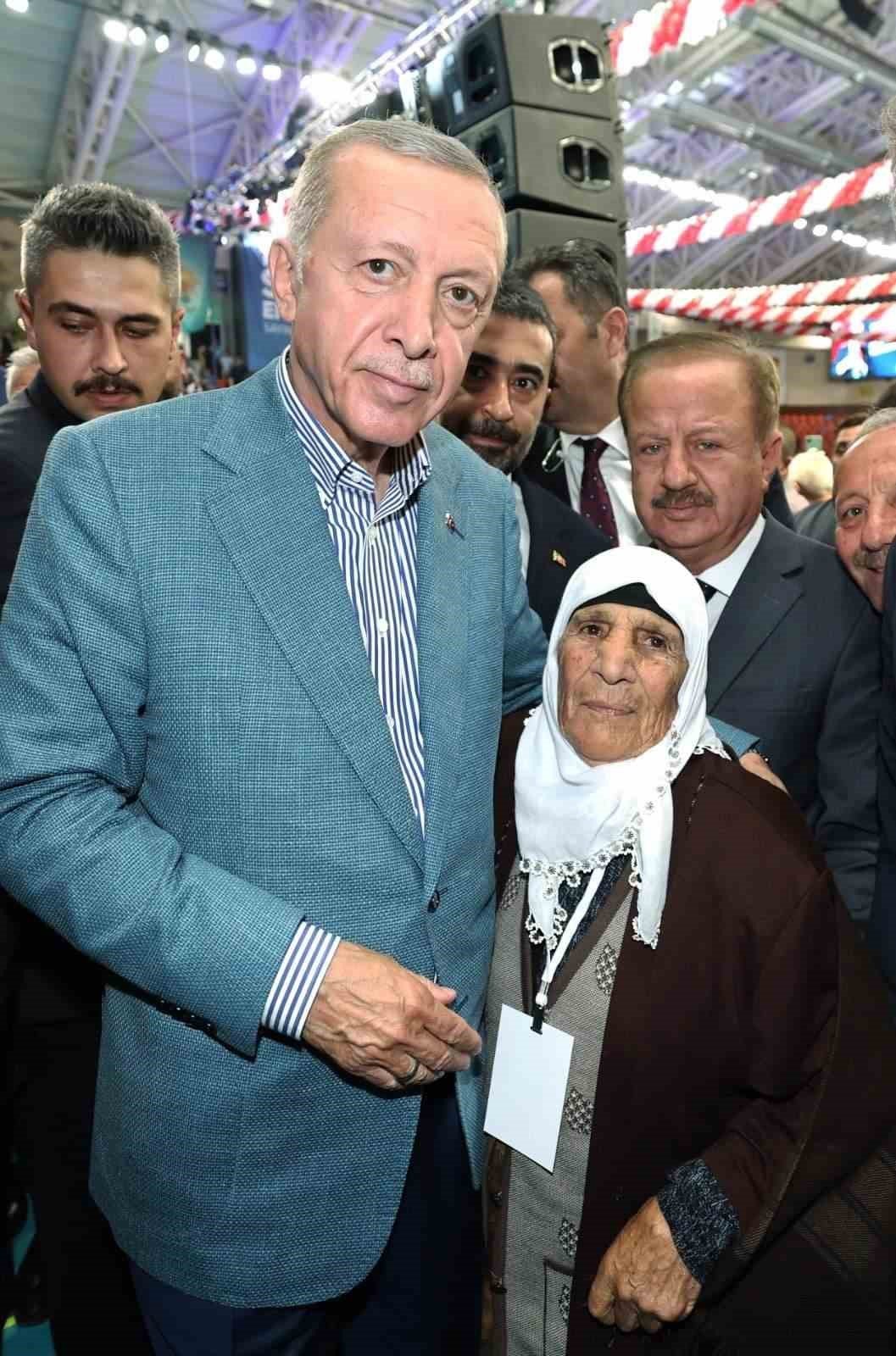 90 yaşındaki Haymanalı Selime teyzenin Cumhurbaşkanı Erdoğan’ı görme hayali gerçek oldu