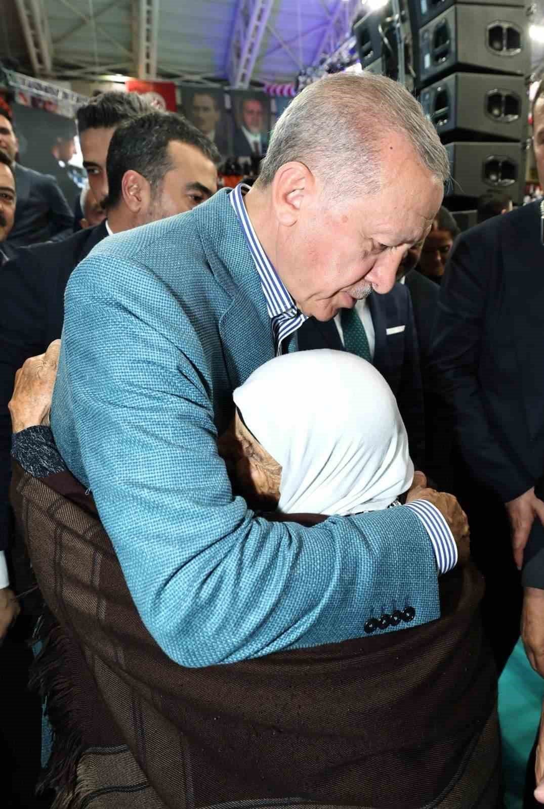 90 yaşındaki Haymanalı Selime teyzenin Cumhurbaşkanı Erdoğan’ı görme hayali gerçek oldu