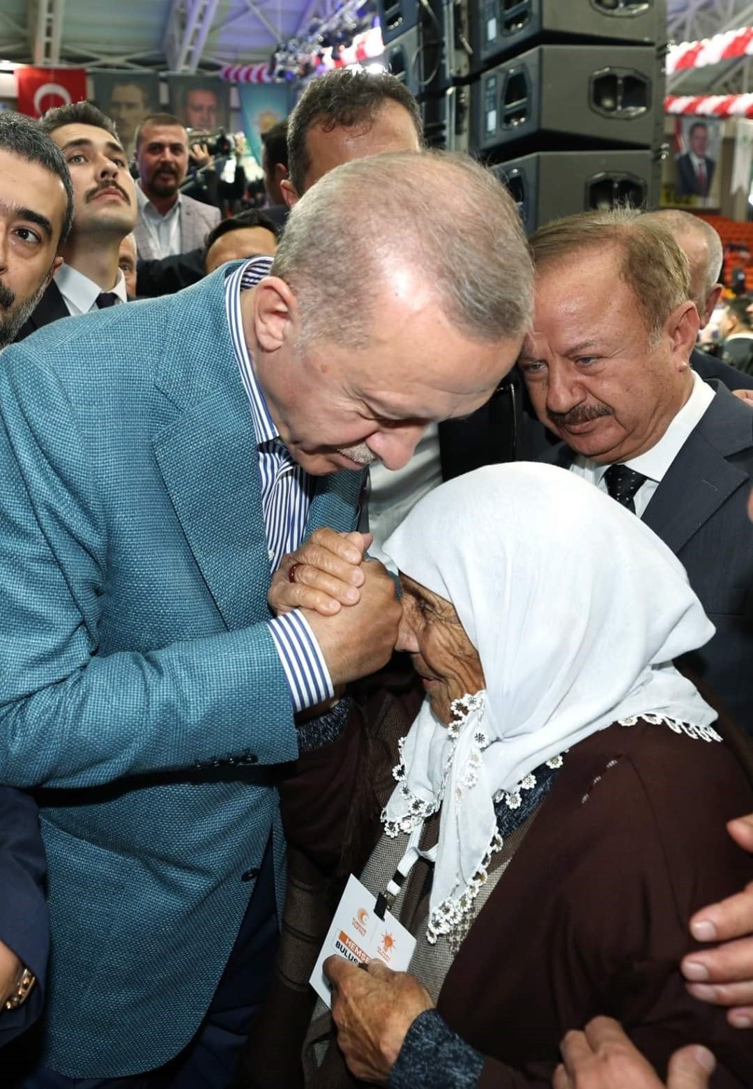 90 yaşındaki Haymanalı Selime teyzenin Cumhurbaşkanı Erdoğan’ı görme hayali gerçek oldu