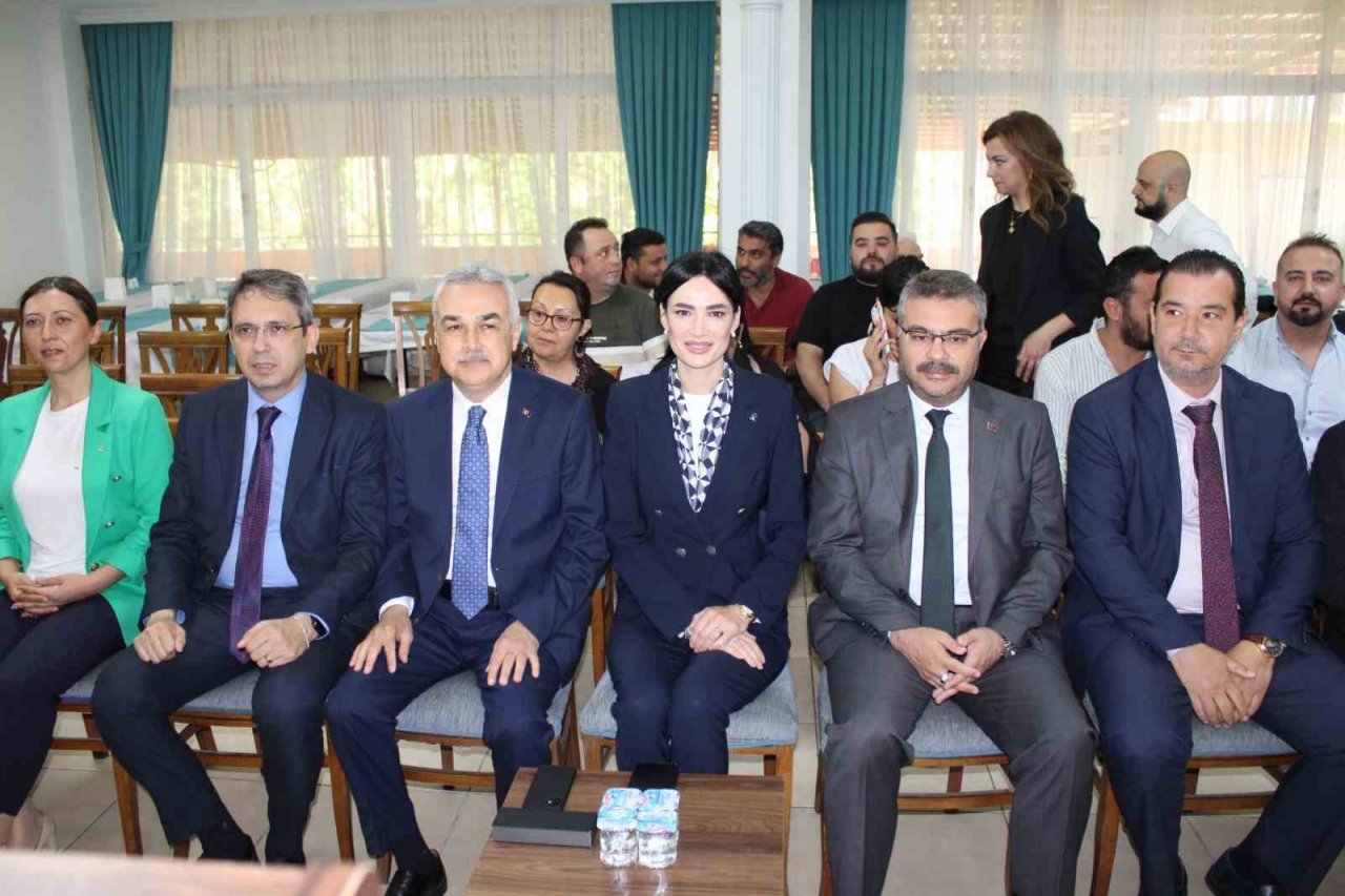 AK Partili vekiller mazbatalarına kavuştu