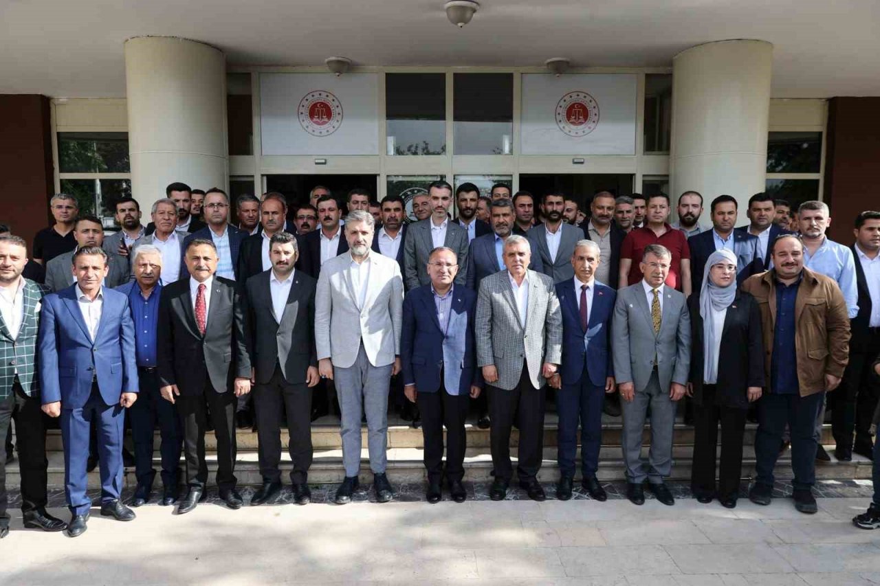 Bakan Bozdağ ve AK Parti Şanlıurfa milletvekilleri mazbatalarını aldı