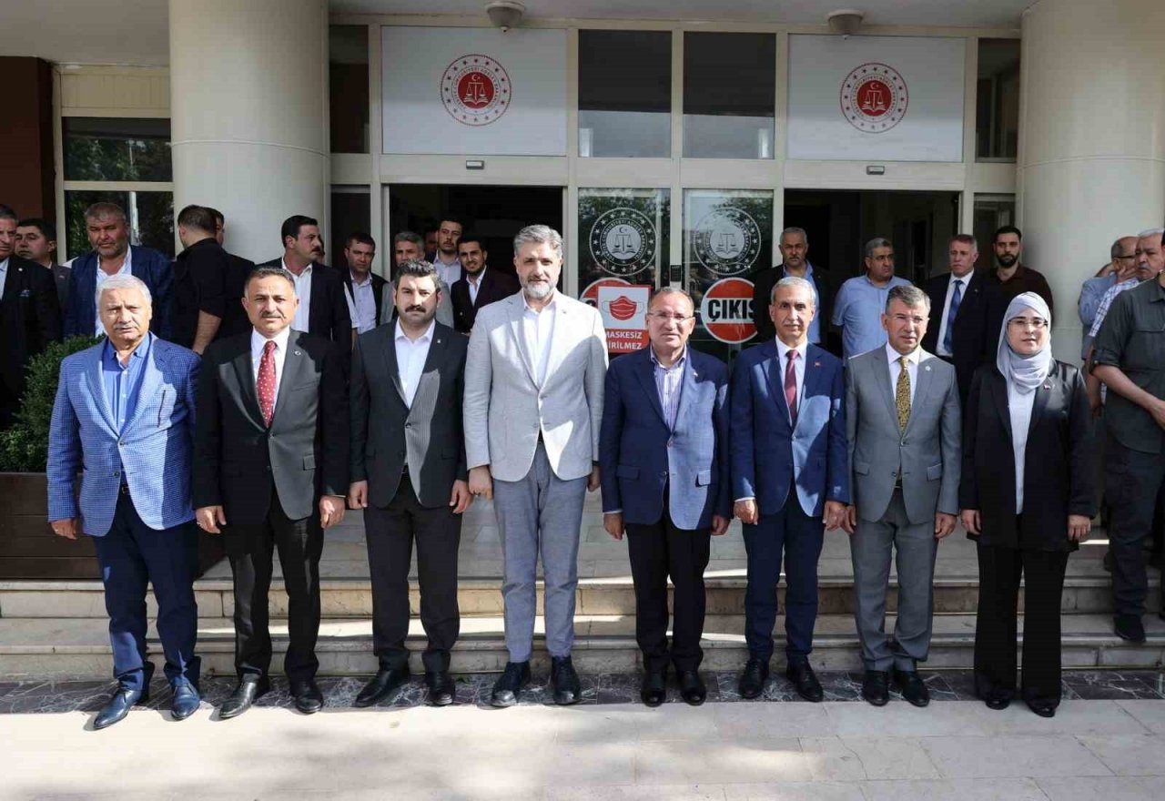 Bakan Bozdağ ve AK Parti Şanlıurfa milletvekilleri mazbatalarını aldı
