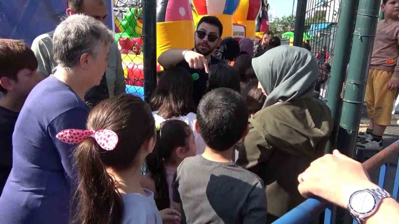 Ümraniye Çocuk Festivali’nde çocuklar doyasıya eğleniyor