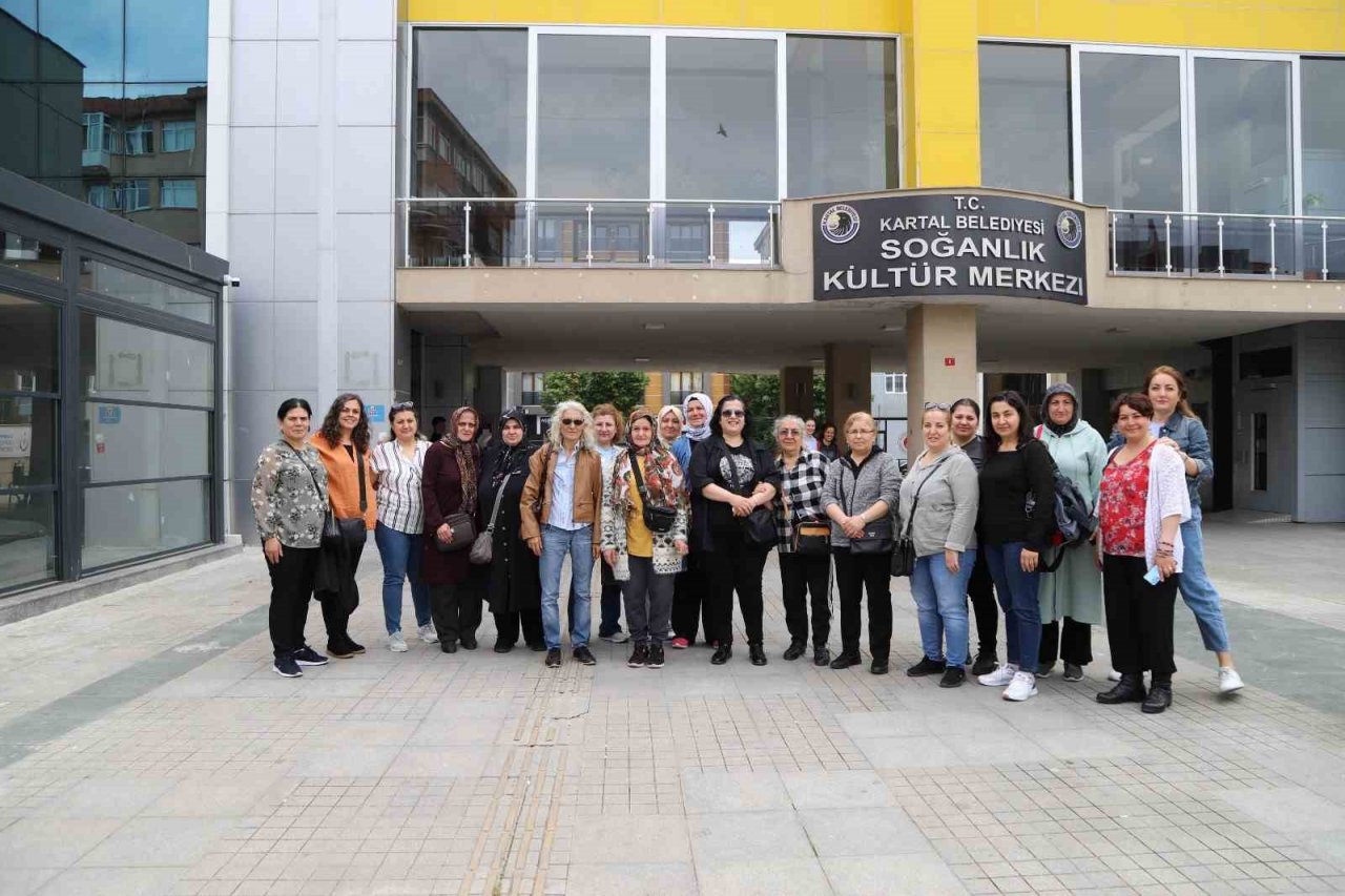 Belediyenin faaliyetleri Kartallı kadınlara gezi turlarıyla tanıtılıyor