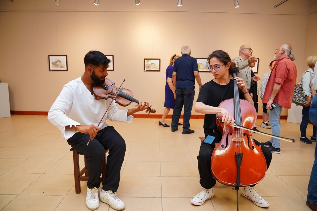 Bu serginin geliri eğitime gidecek