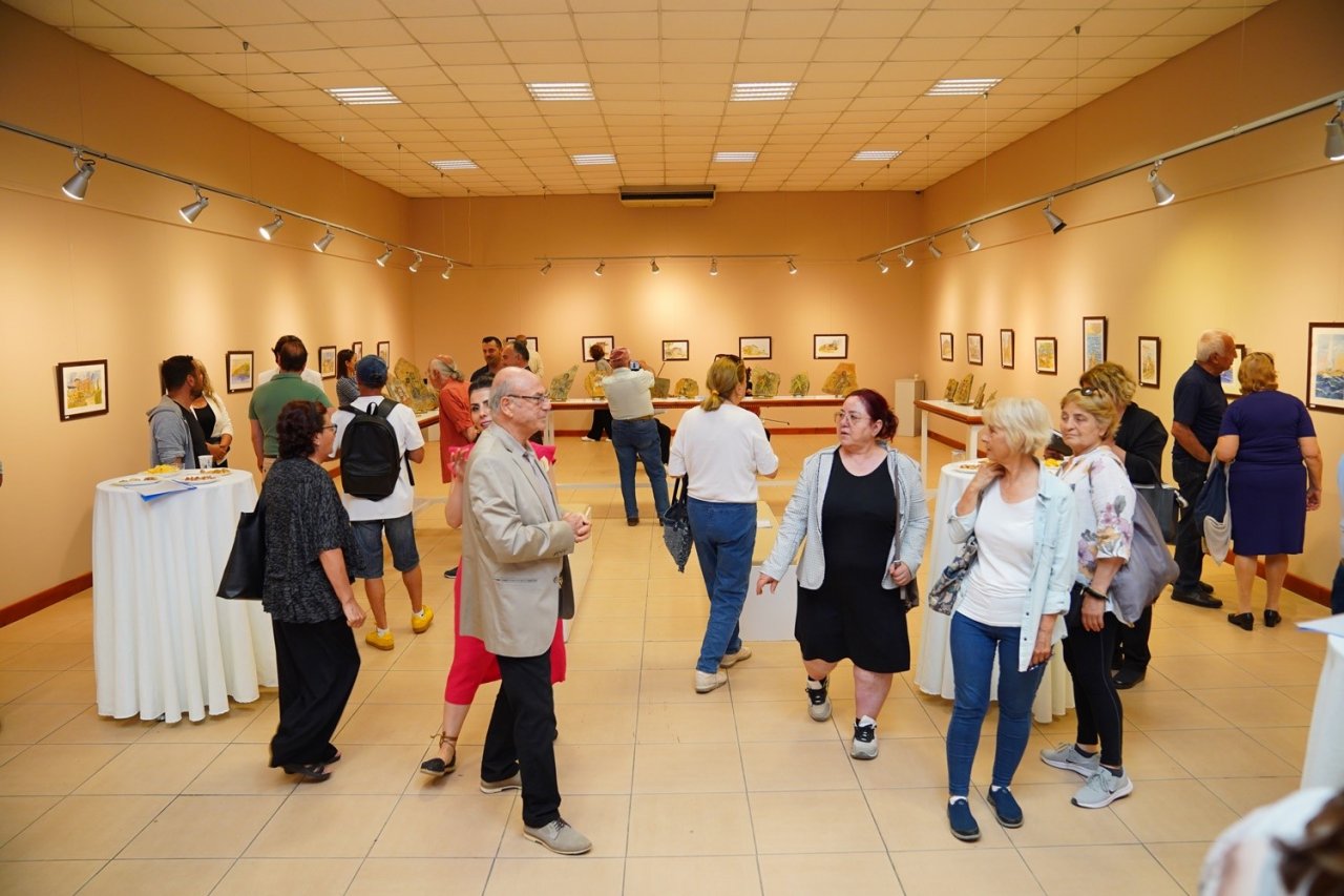 Bu serginin geliri eğitime gidecek