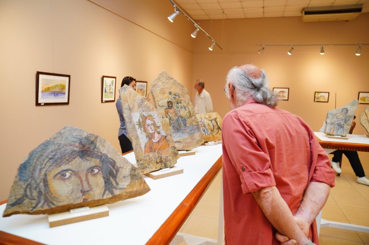 Bu serginin geliri eğitime gidecek