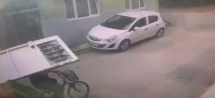 Bisikletli cambaz hırsız kamerada