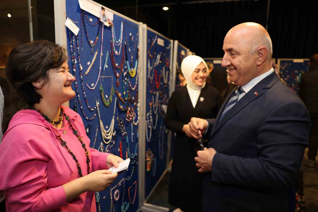 1 yıllık emeklerini sergilediler