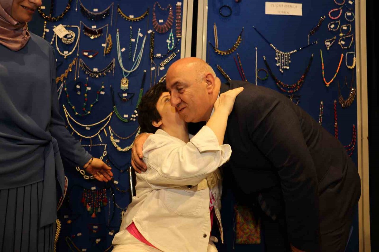 1 yıllık emeklerini sergilediler