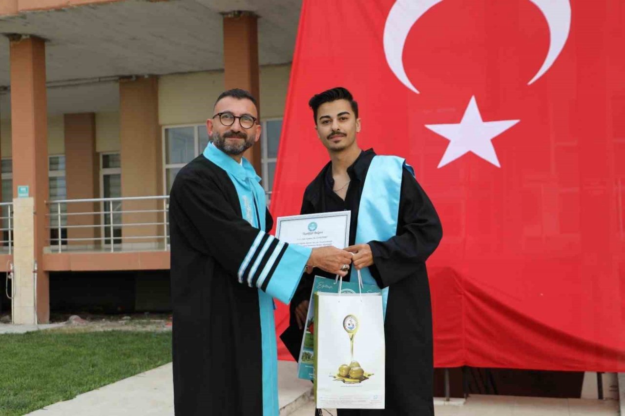 Balıkesir Üniversitesi yılın ilk mezunlarını Burhaniye’de verdi