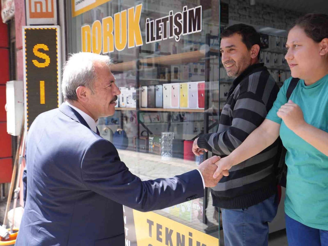 Mazbatasını alan AK Partili Şahin Tin, saha çalışmalarına ara vermeden devam etti