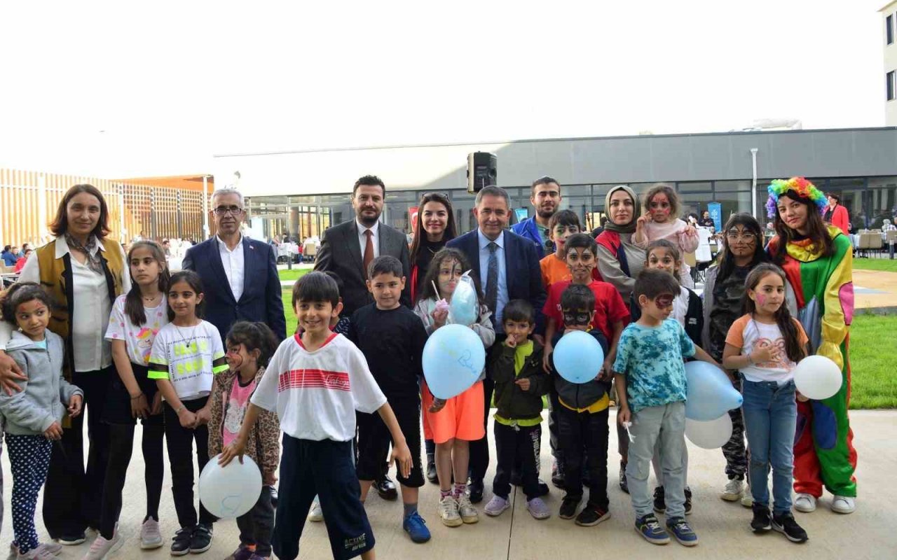 Depremzede vatandaşlara yöresel tatlı ikramı