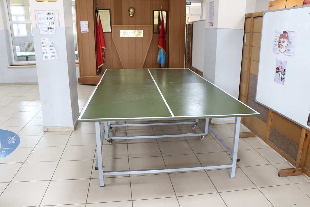 Lise öğrencilerin ürettiği spor aletleri okullara verildi