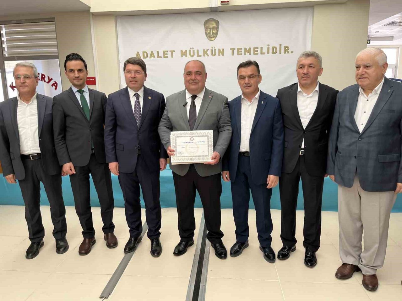 Bartın’da AK Parti’den milletvekili seçilen Aldatmaz mazbatasını aldı