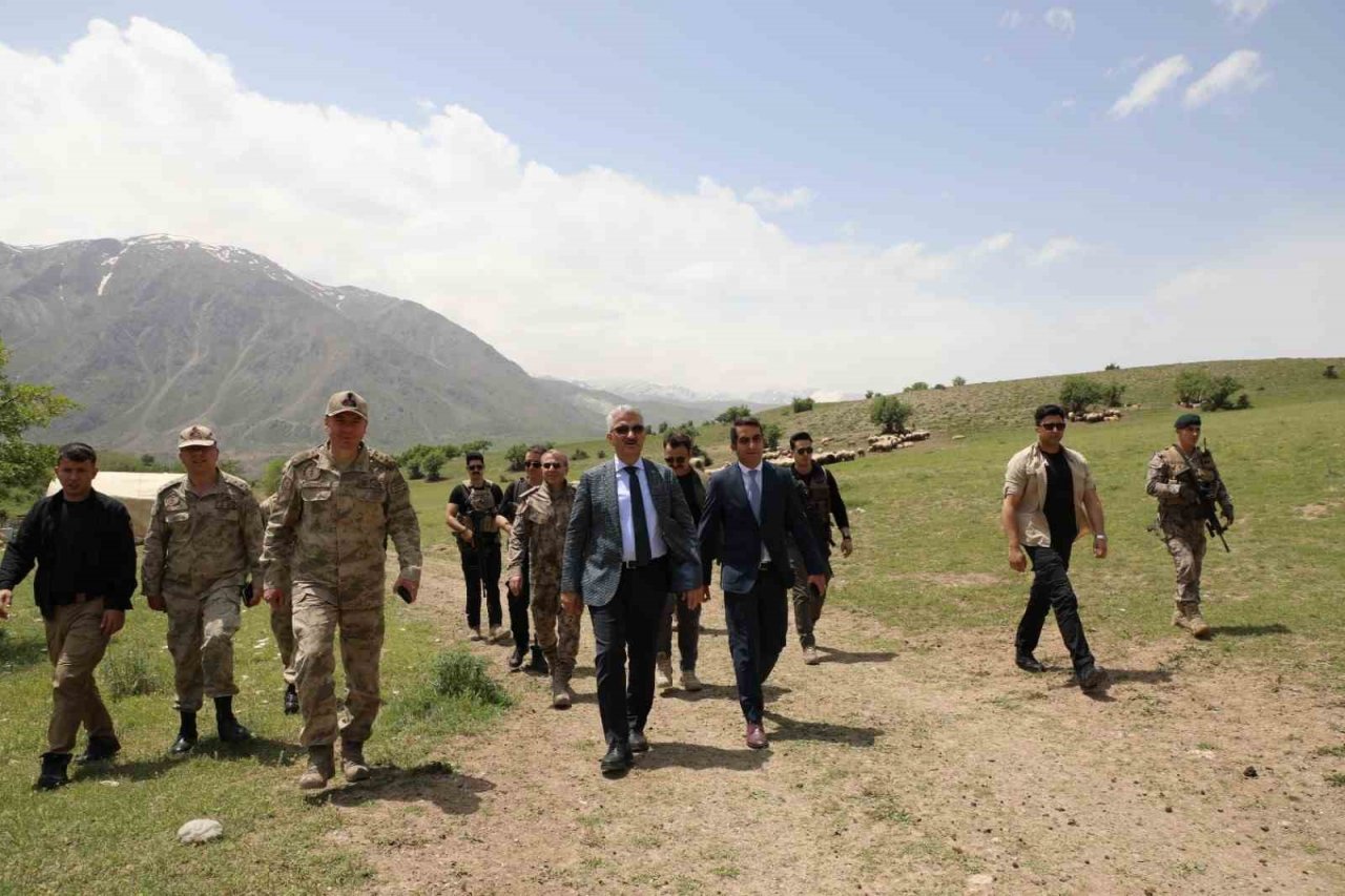 Vali Makas, üs bölgesinde denetimlerde bulundu