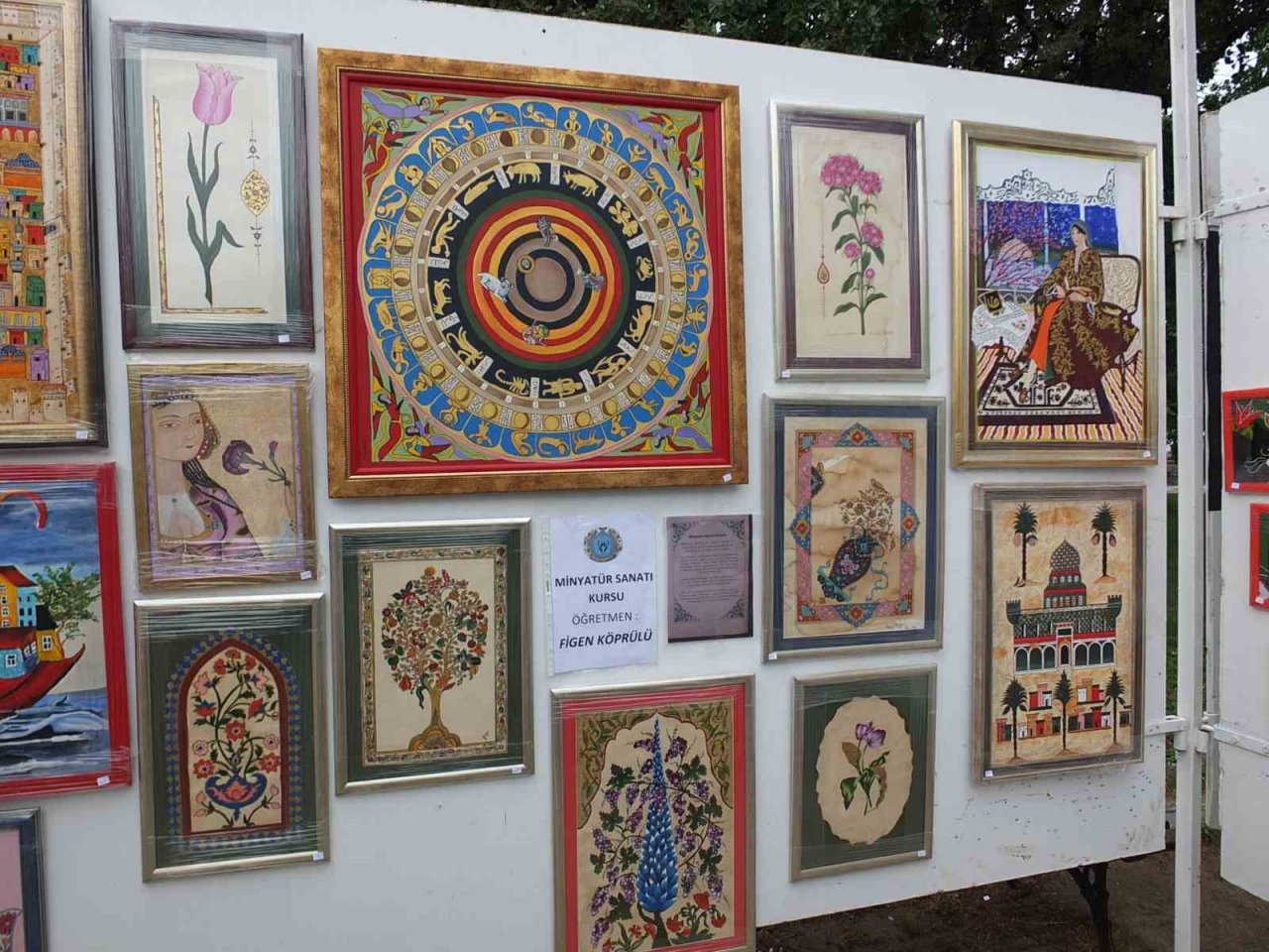 Burhaniye’de minyatür sergisi ilgi gördü