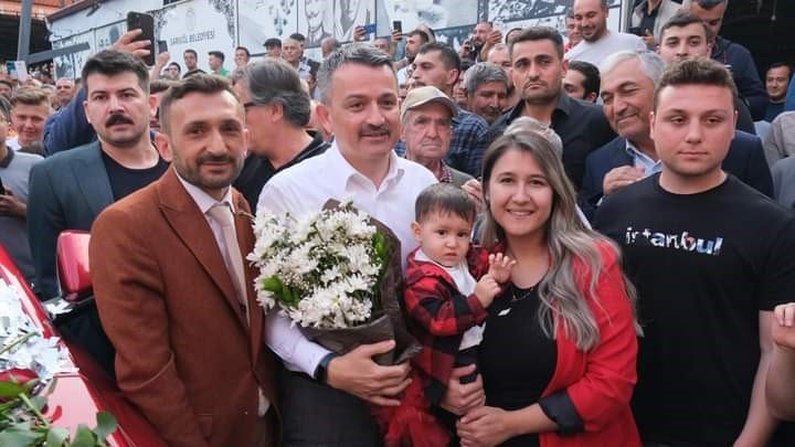 Togg, Sarıgöl’de konfeti ve çiçeklerle karşılandı