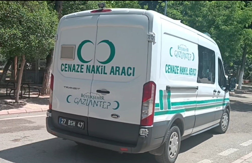 Devrilen traktörün altında kalan çocuk hayatını kaybetti